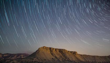 开云体育在线-特色峡谷峭壁攀岩大赛，勇者的极限突破，攀岩探险